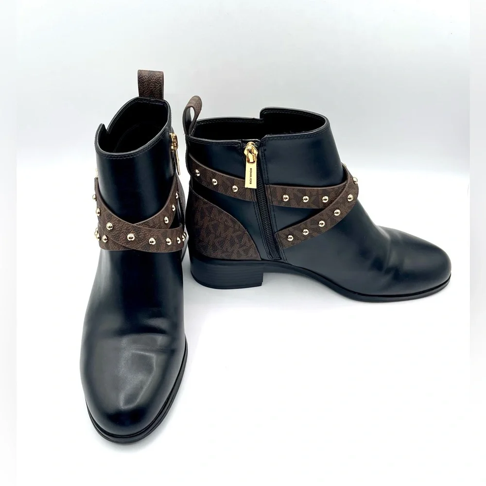 MICHAEL KORS Kincaid Leather and Studded Logo Ankle Boots. Size 8 M - Picture 4 of 15